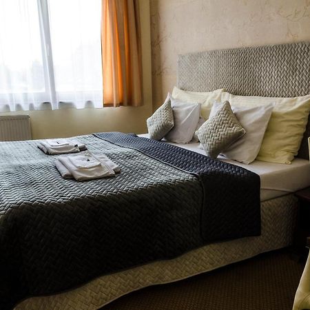 Hotel Rokoko Kosice Bagian luar foto