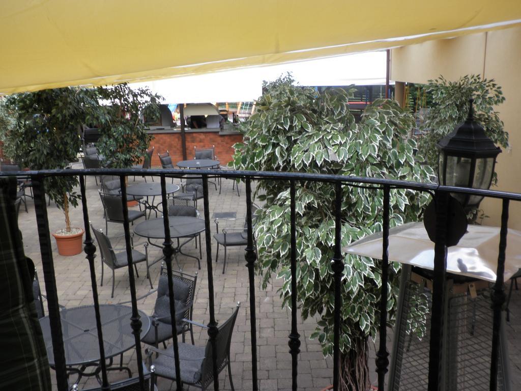 Hotel Rokoko Kosice Bagian luar foto