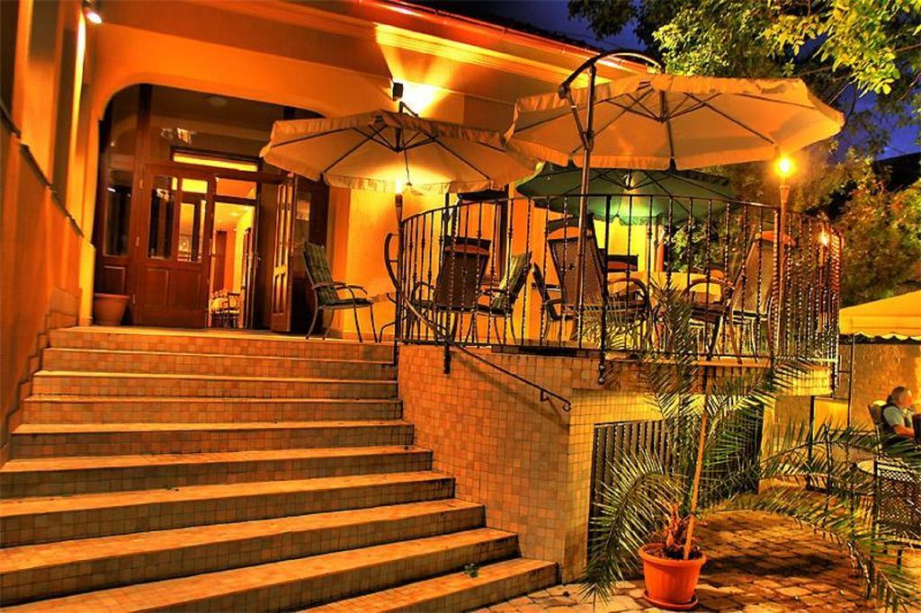 Hotel Rokoko Kosice Bagian luar foto