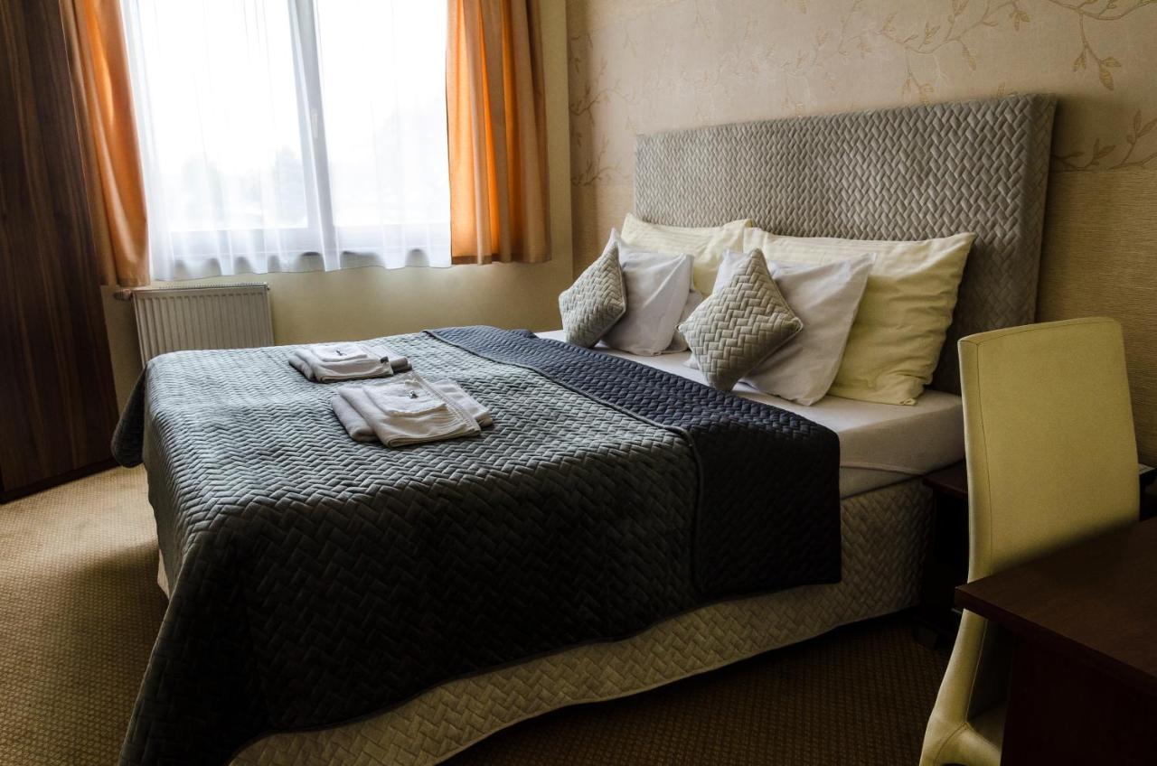 Hotel Rokoko Kosice Bagian luar foto