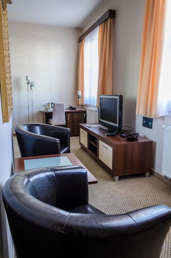 Hotel Rokoko Kosice Bagian luar foto