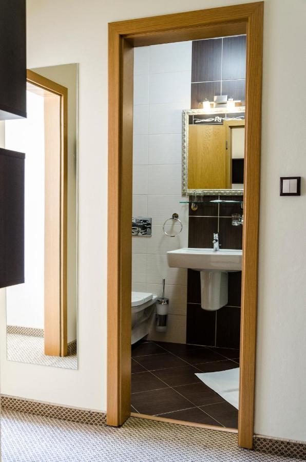 Hotel Rokoko Kosice Bagian luar foto