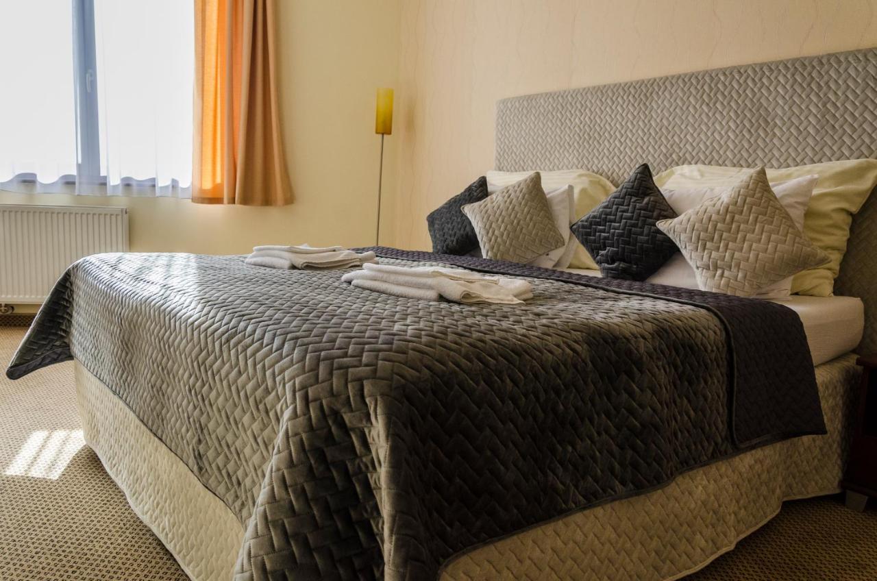 Hotel Rokoko Kosice Bagian luar foto
