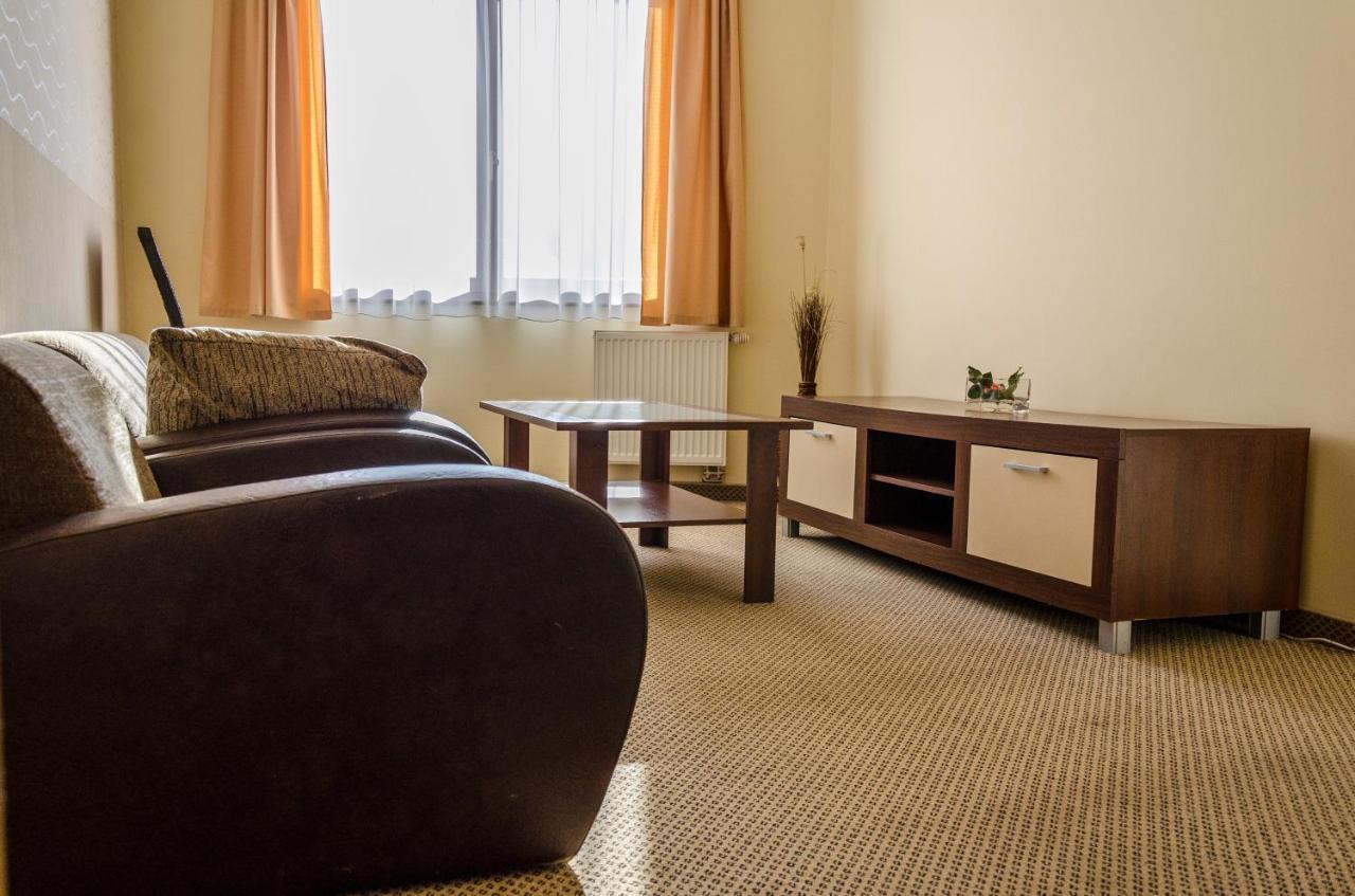 Hotel Rokoko Kosice Bagian luar foto