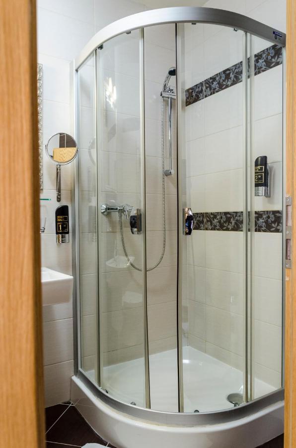 Hotel Rokoko Kosice Bagian luar foto