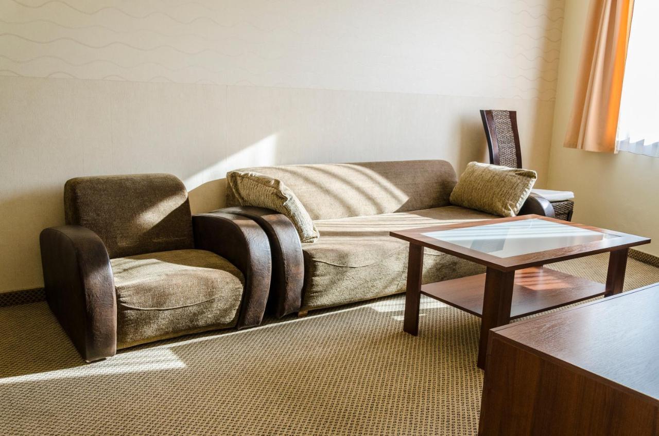 Hotel Rokoko Kosice Bagian luar foto