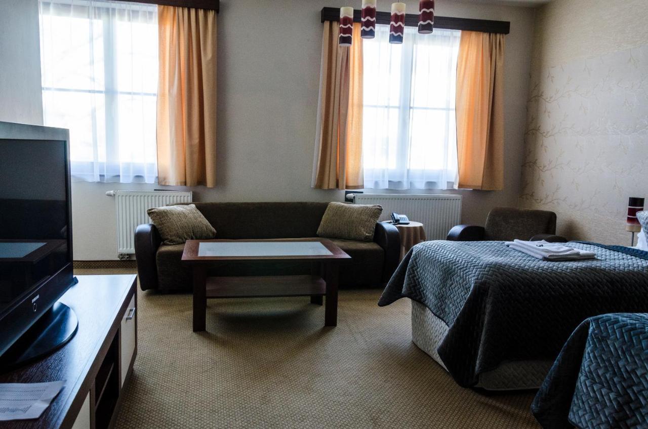 Hotel Rokoko Kosice Bagian luar foto